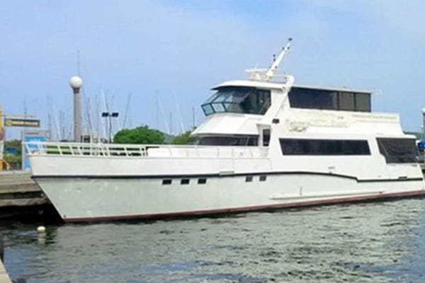200 person yacht rental